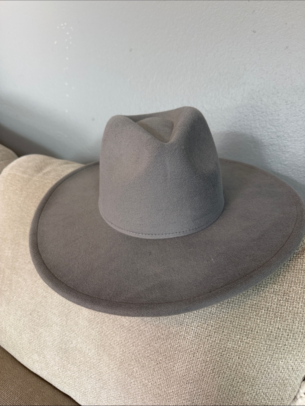 Wide Brim Felt Hat - Classic Fedora Style